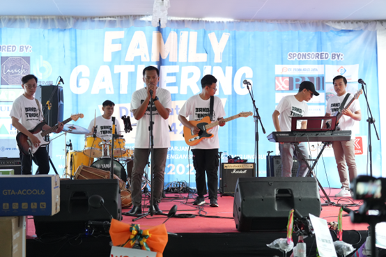 Family Gathering 7
